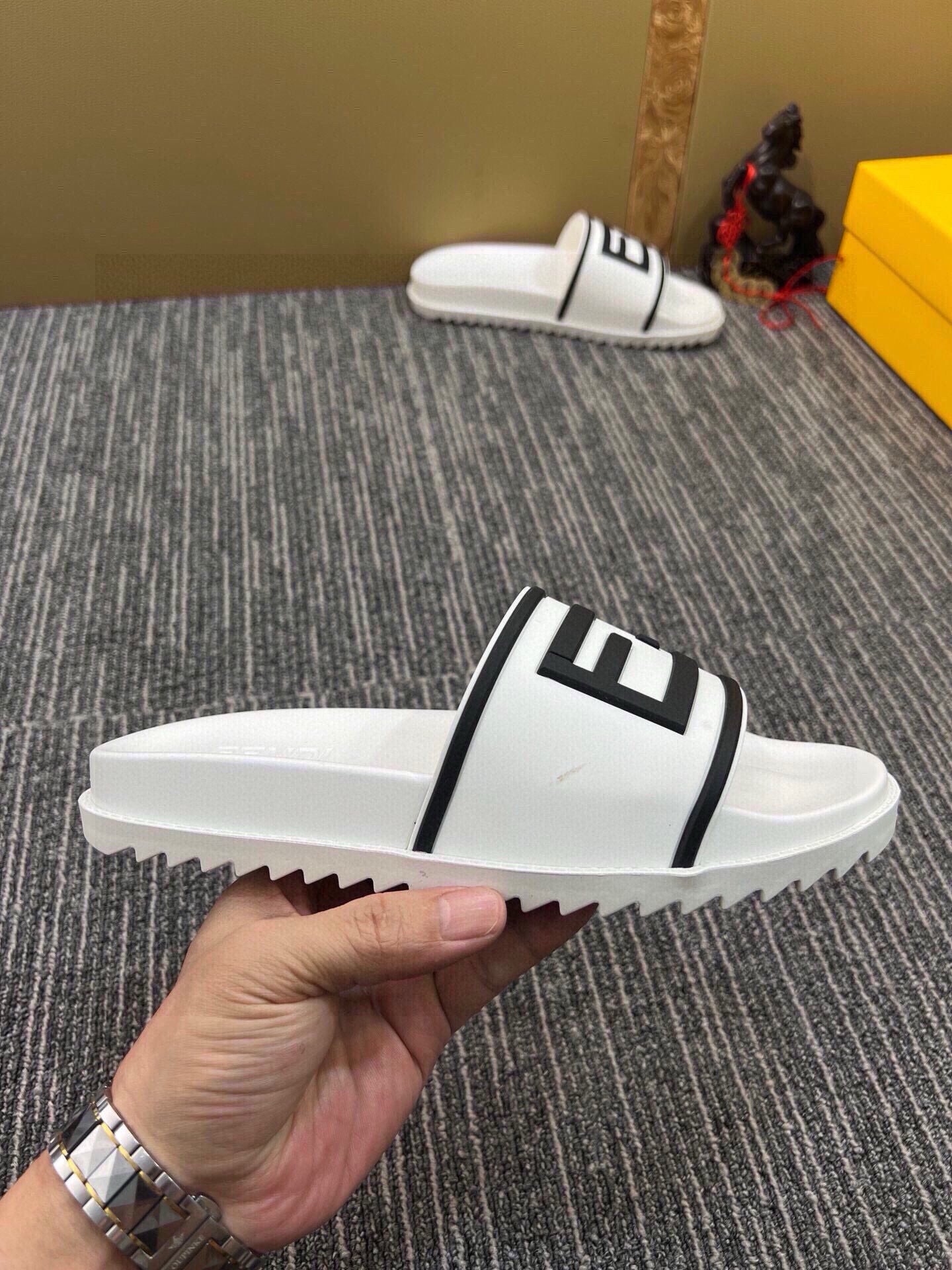 535ZF286ZDE Stylish Slippers