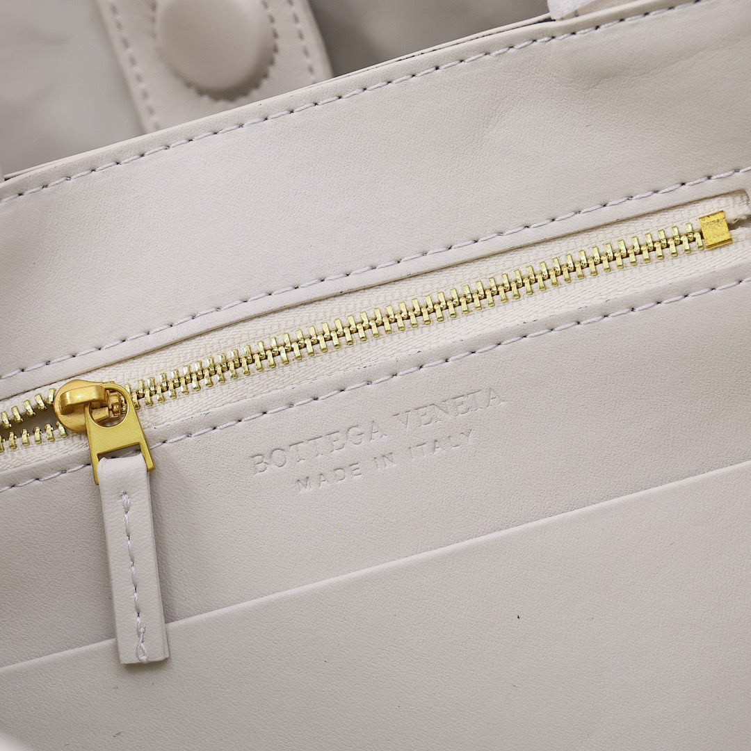 1XA81BDE Stylish leather bag