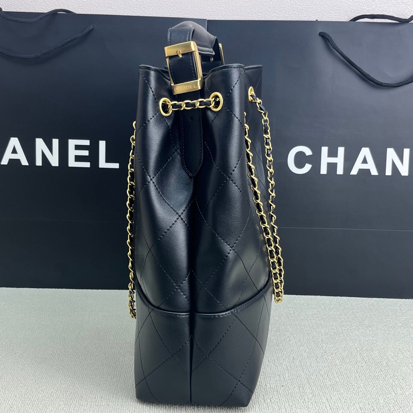 175RC1BDE Stylish leather bag
