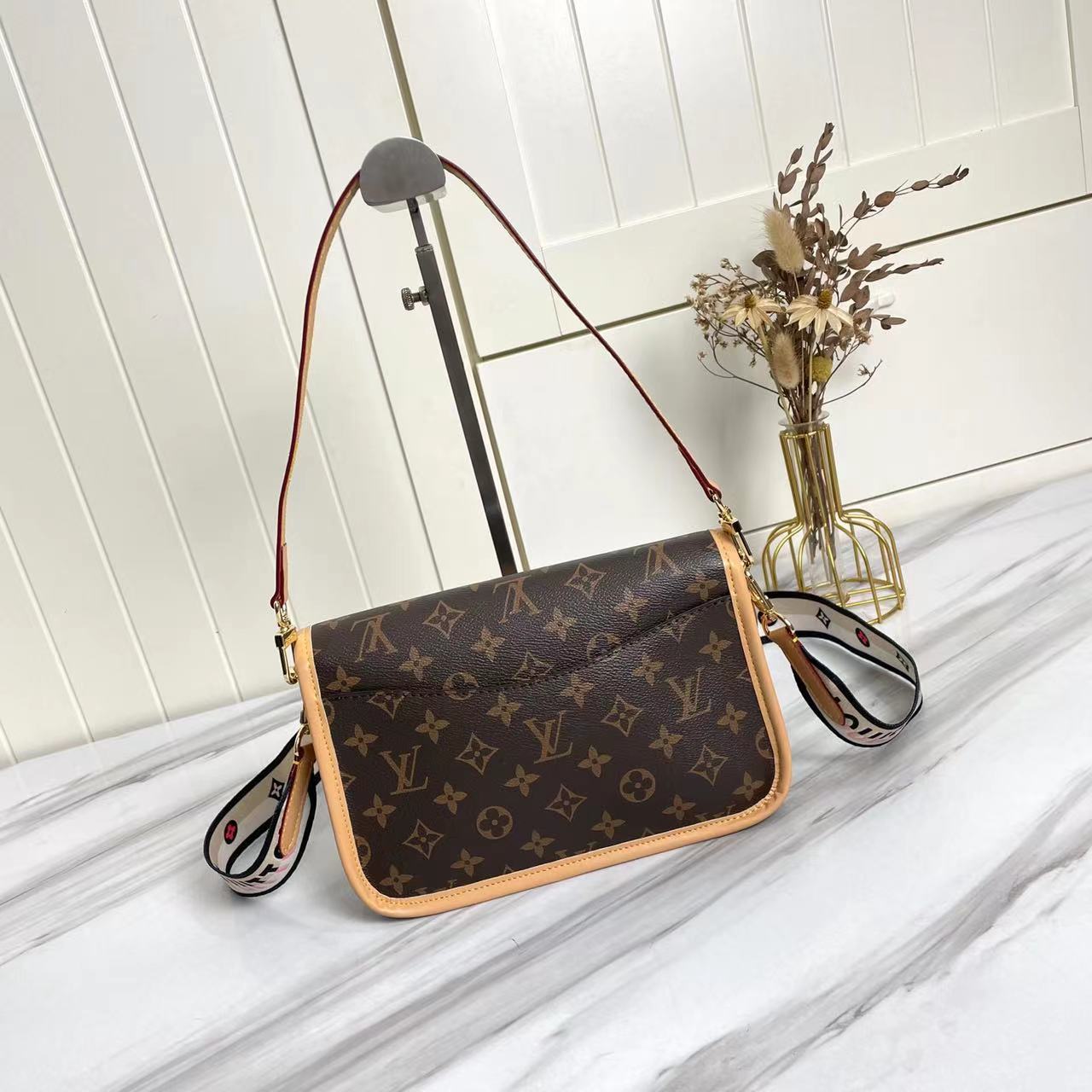 2XE028BDE Stylish leather bag 