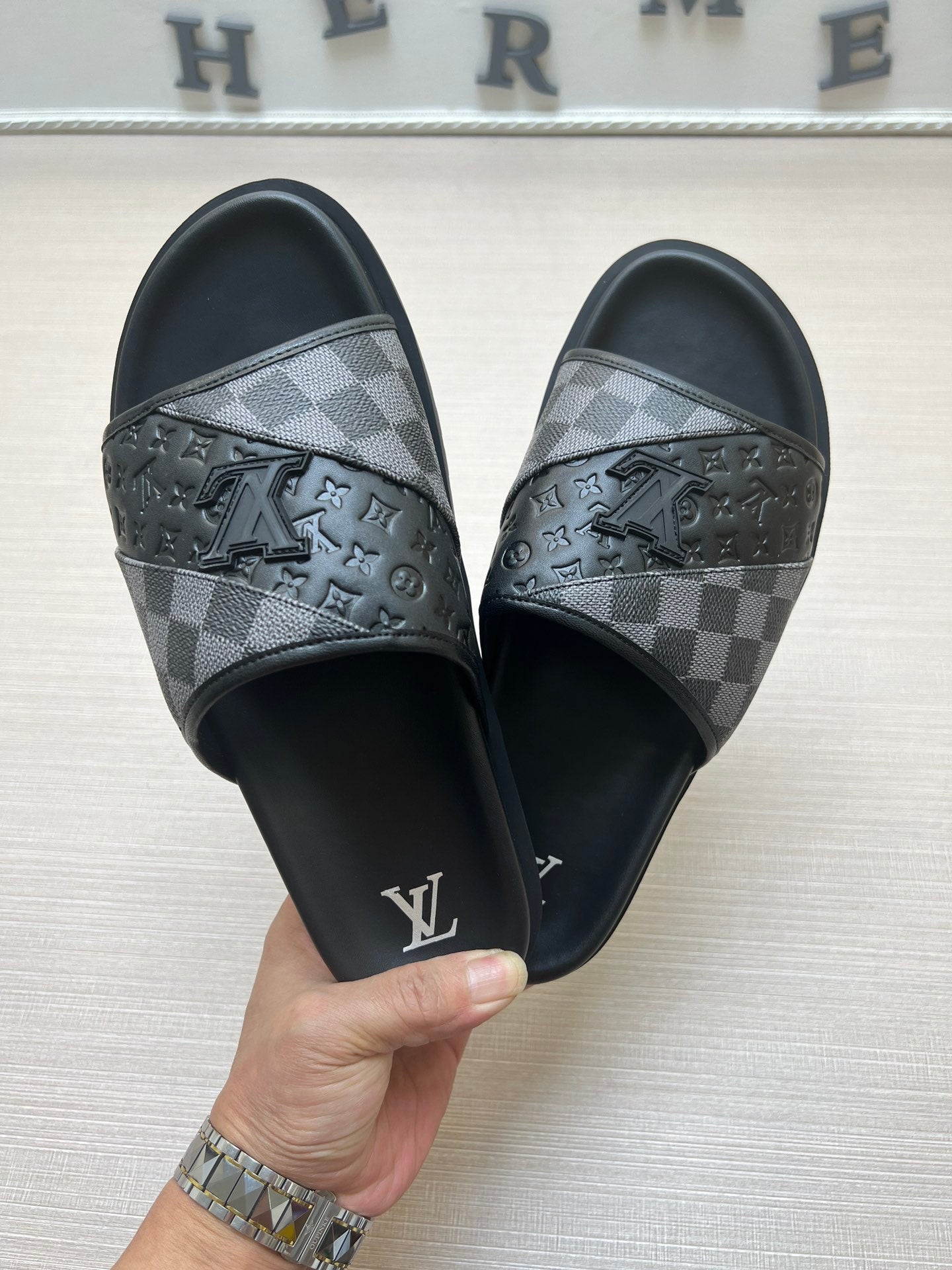 54E2ZDE Stylish slippers