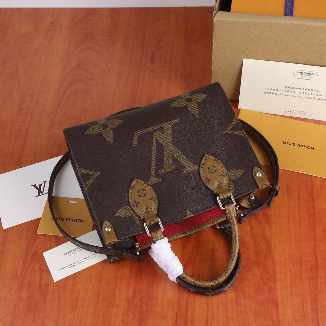 1XE65BDE Stylish leather bag 