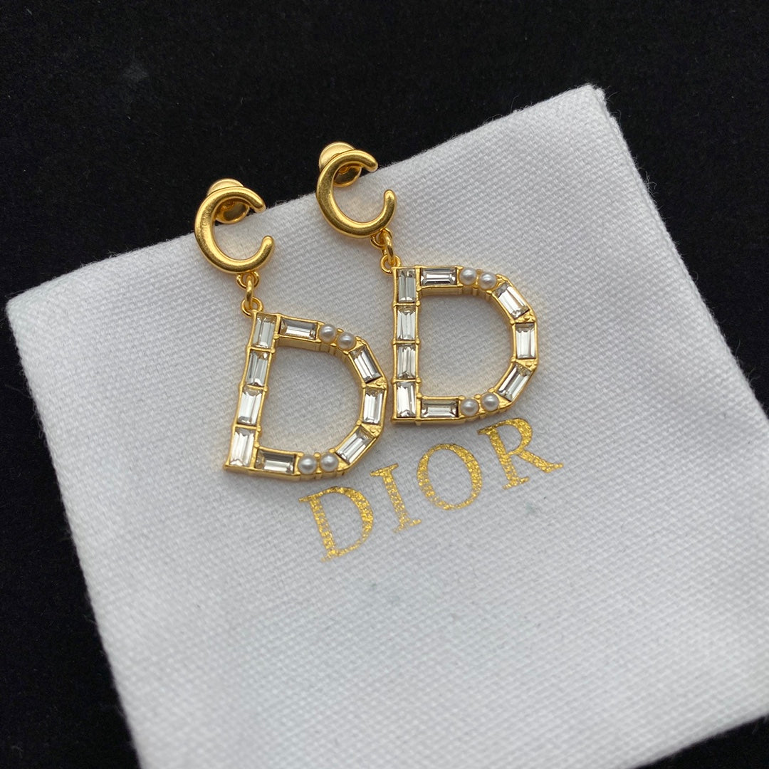 1YD430EDE Stylish Earrings