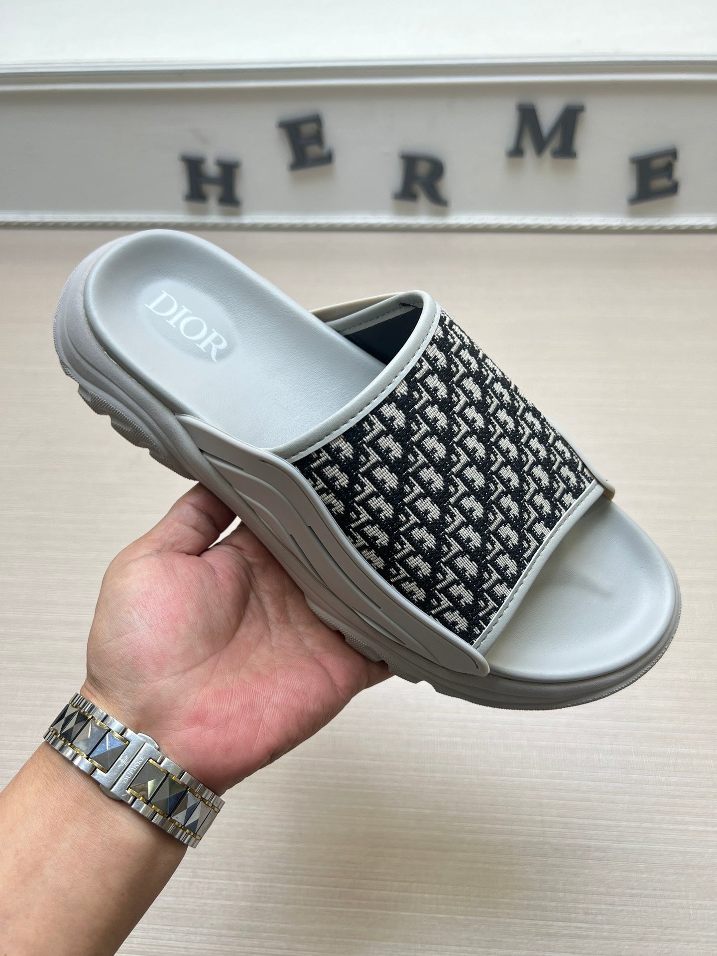54D8ZDE Stylish slippers