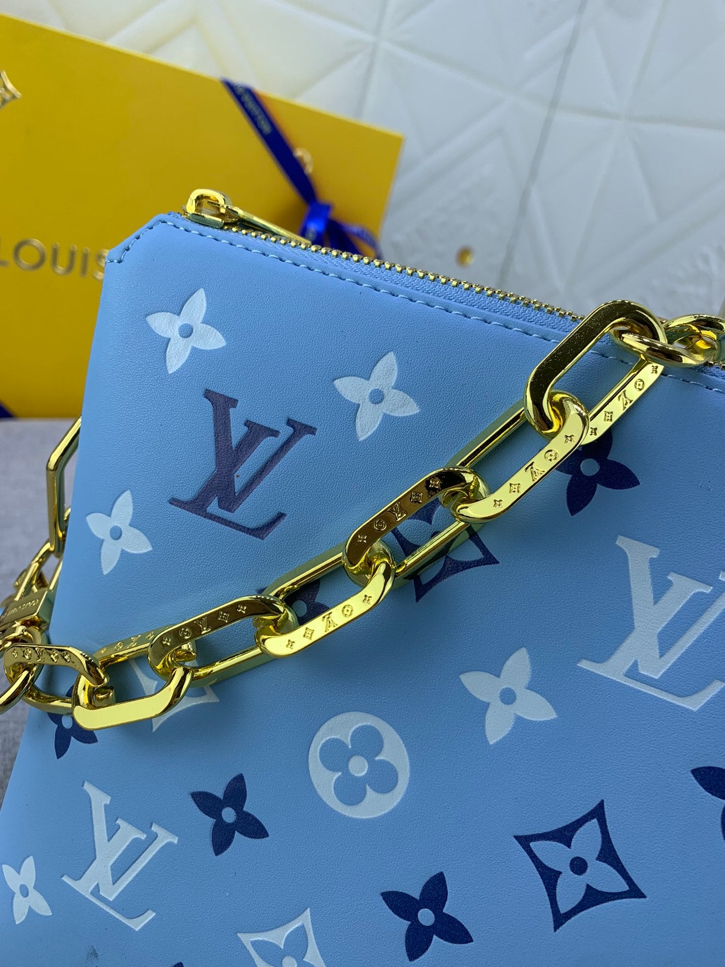 2XE39BDE Stylish leather bag 