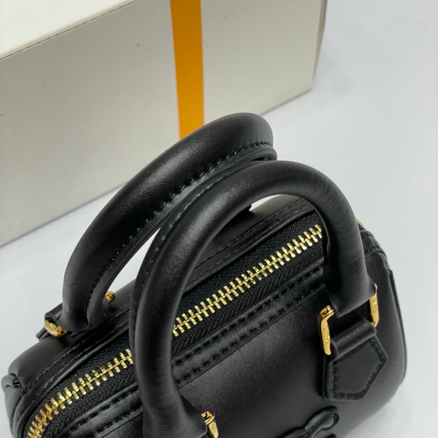 155NN27BDE Stylish leather bag