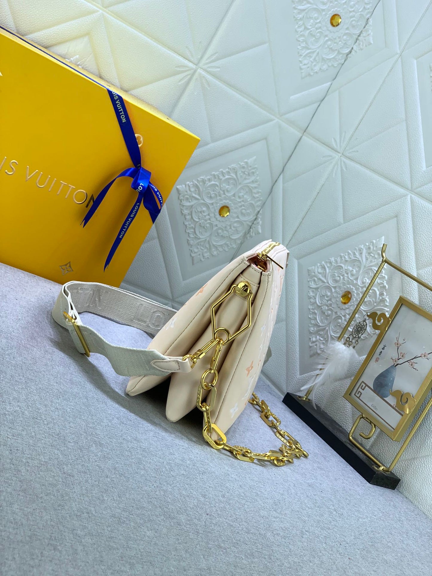 2XE39BDE Stylish leather bag 