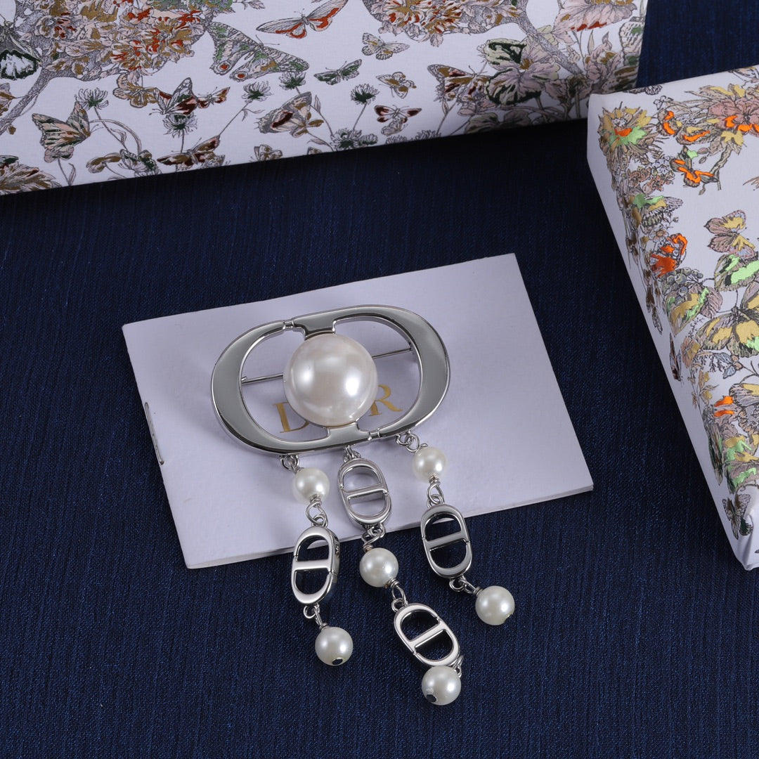14D554XDE Stylish Brooch