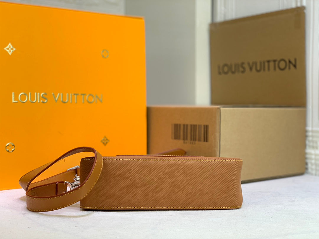 1XE52BDE Stylish leather bag 