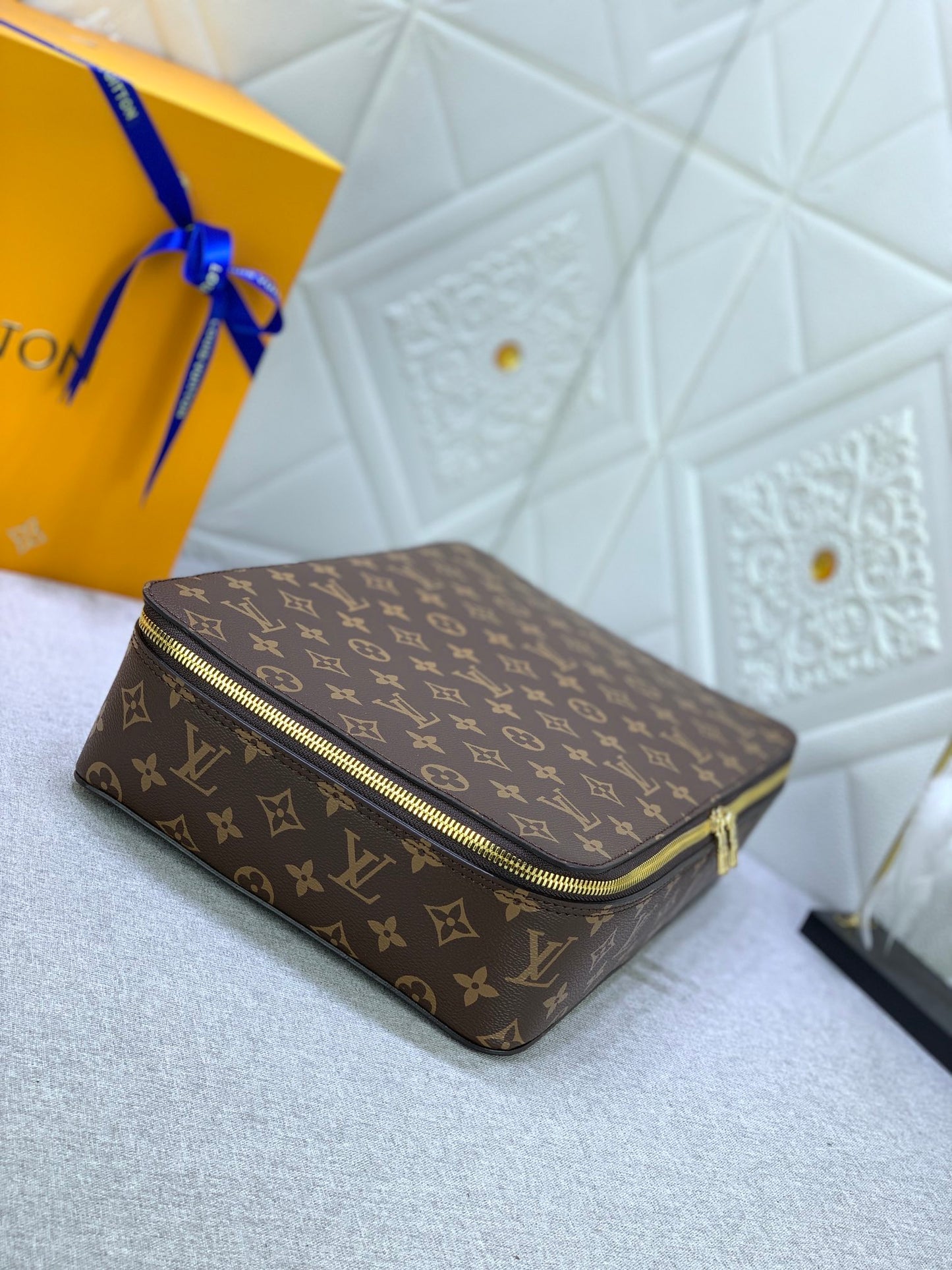 1XE272BDE Stylish leather bag 