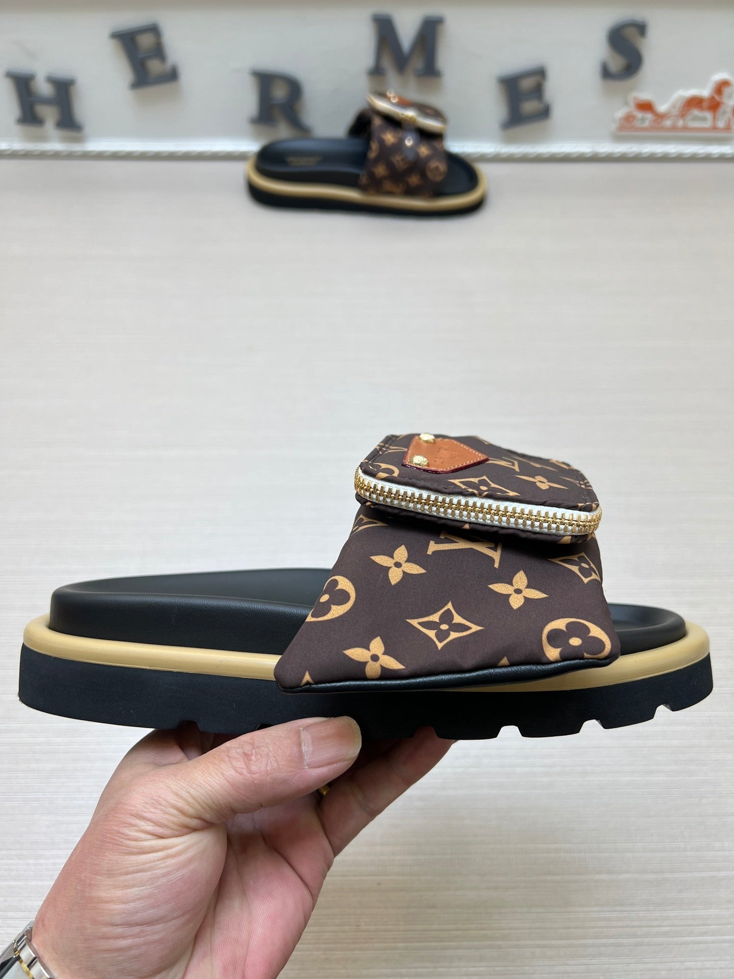 5LE219ZDE Stylish Slippers