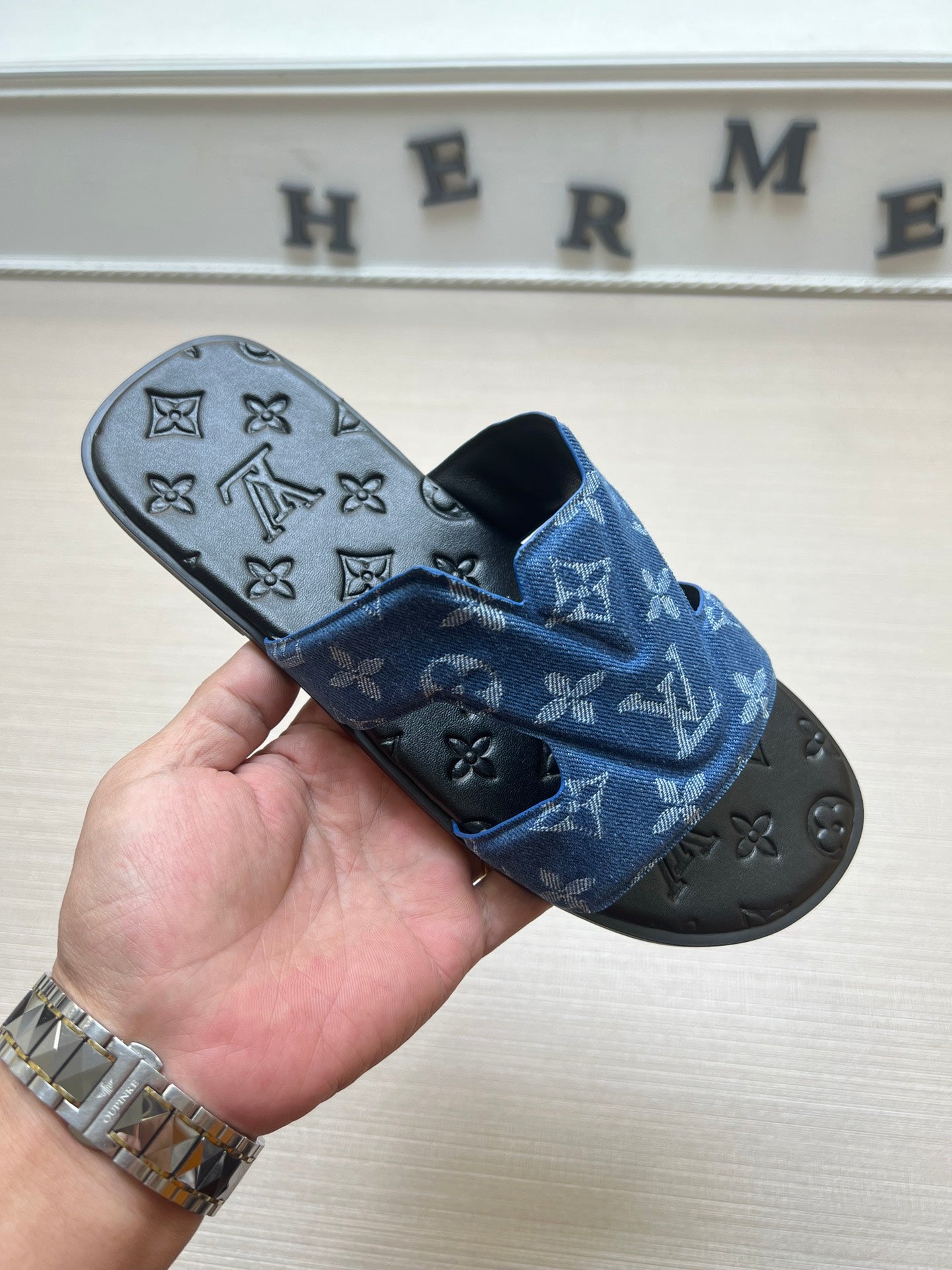 54E28ZDE Stylish slippers