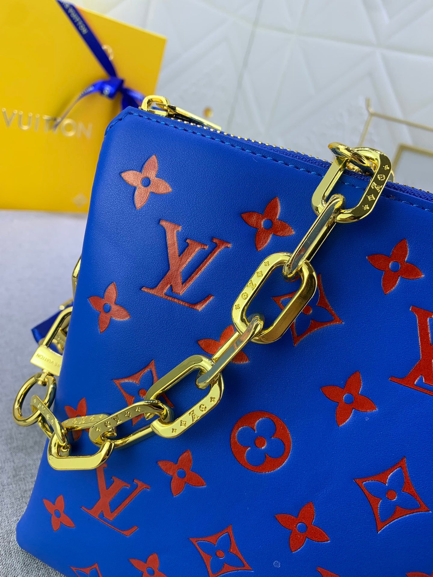 2XE39BDE Stylish leather bag 