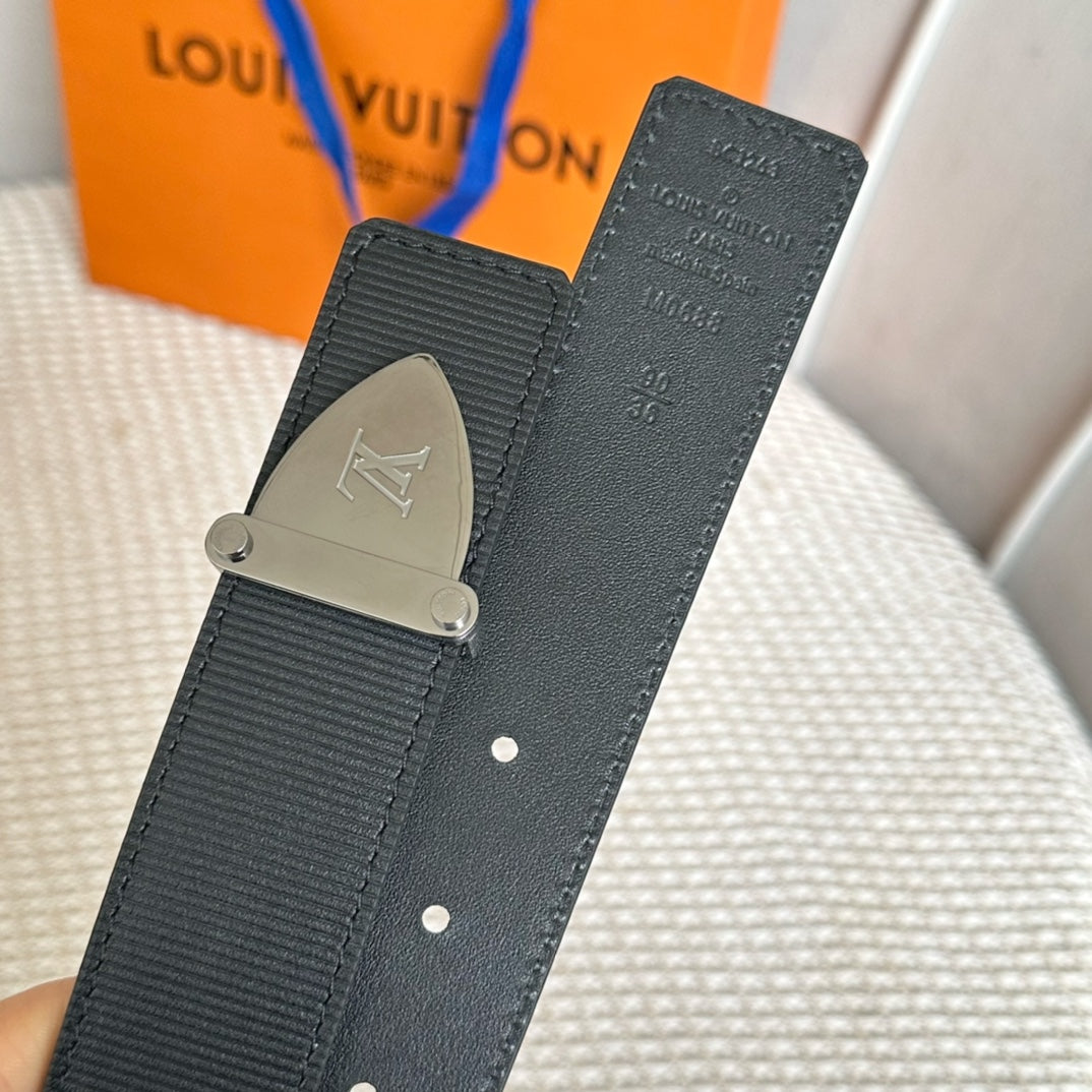 14E136PDE Stylish  High quality belt With full package
