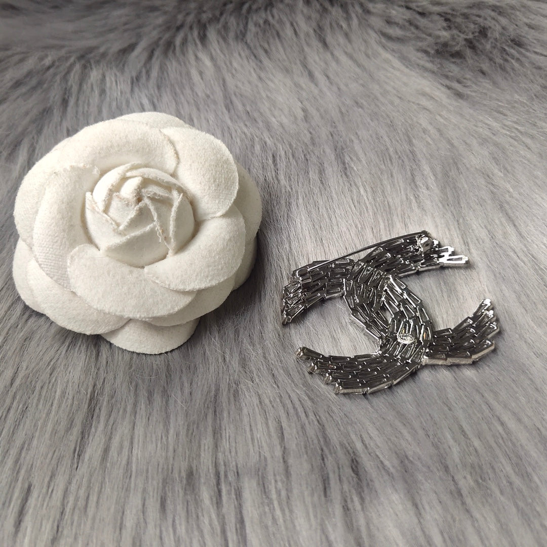 14C546XDE Stylish Brooch