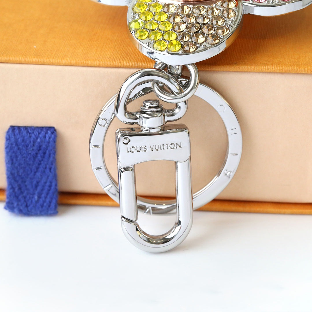 14E68ADE Stylish key closure