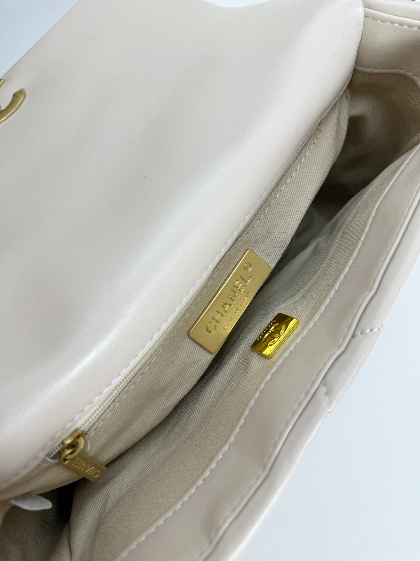 1WC85BDE Stylish leather bag