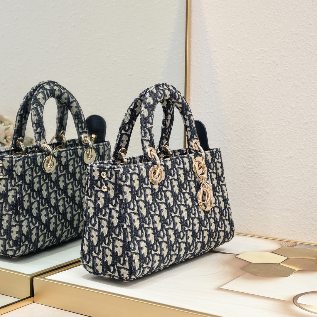 1XD439BDE Stylish embroidery bag