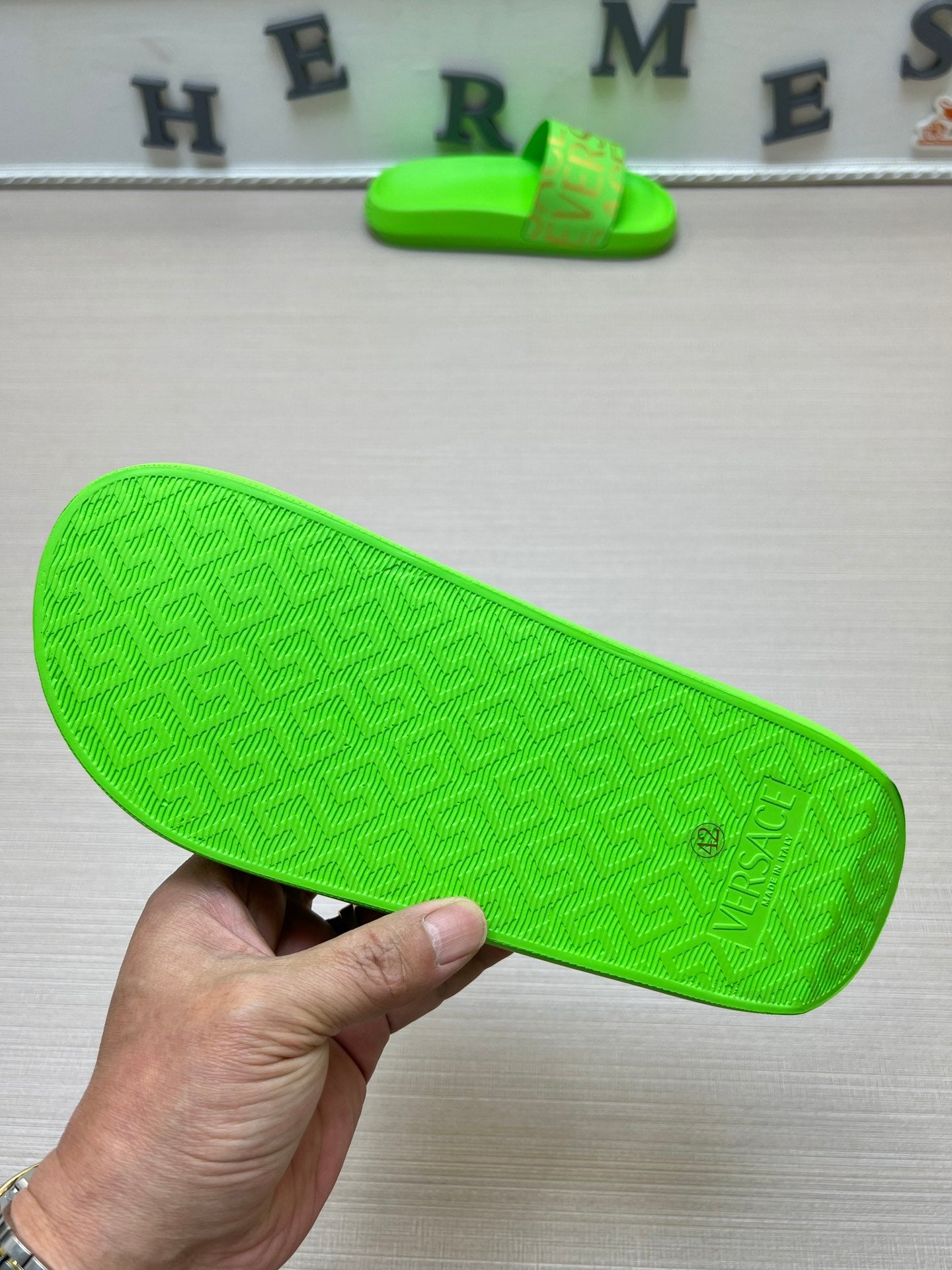 54V108ZDE Stylish slippers