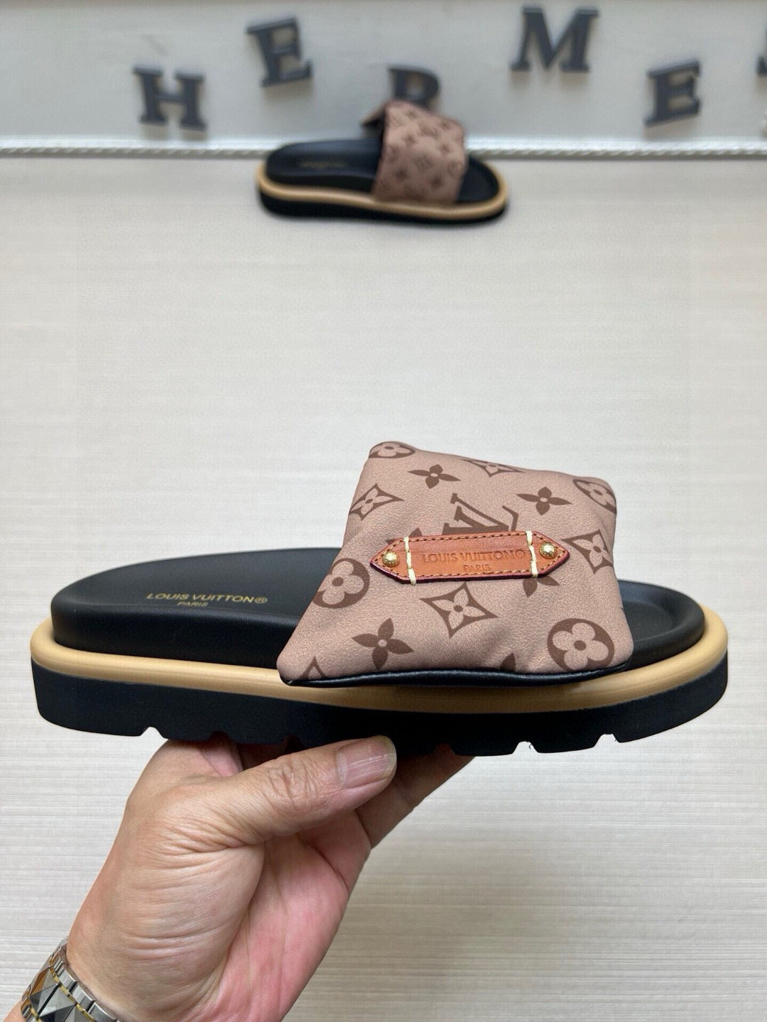 5QE9ZDE Stylish Slippers