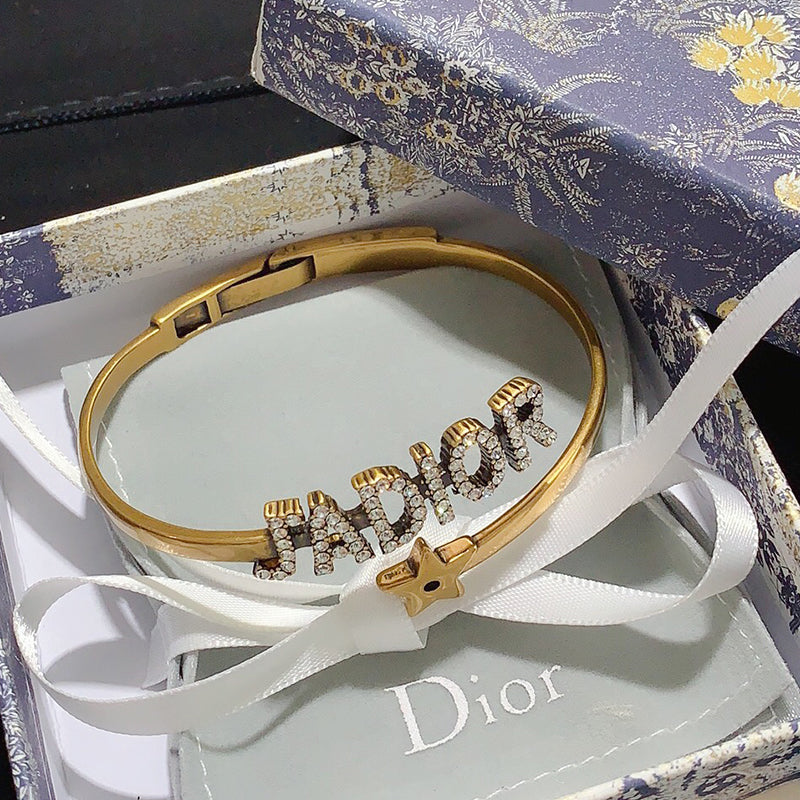 3D505KDE Stylish Bracelets