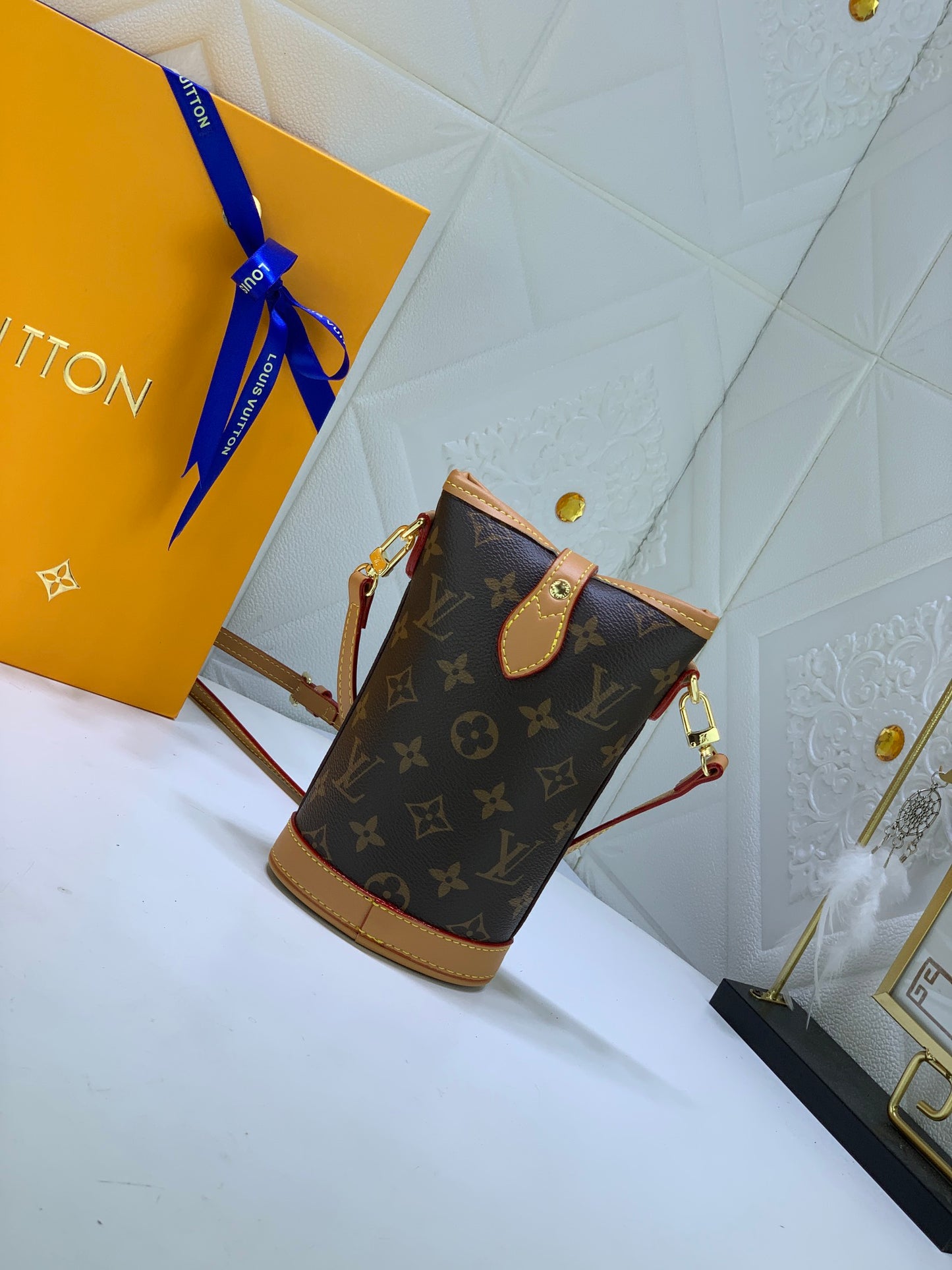 2WE48BDE Stylish leather bag