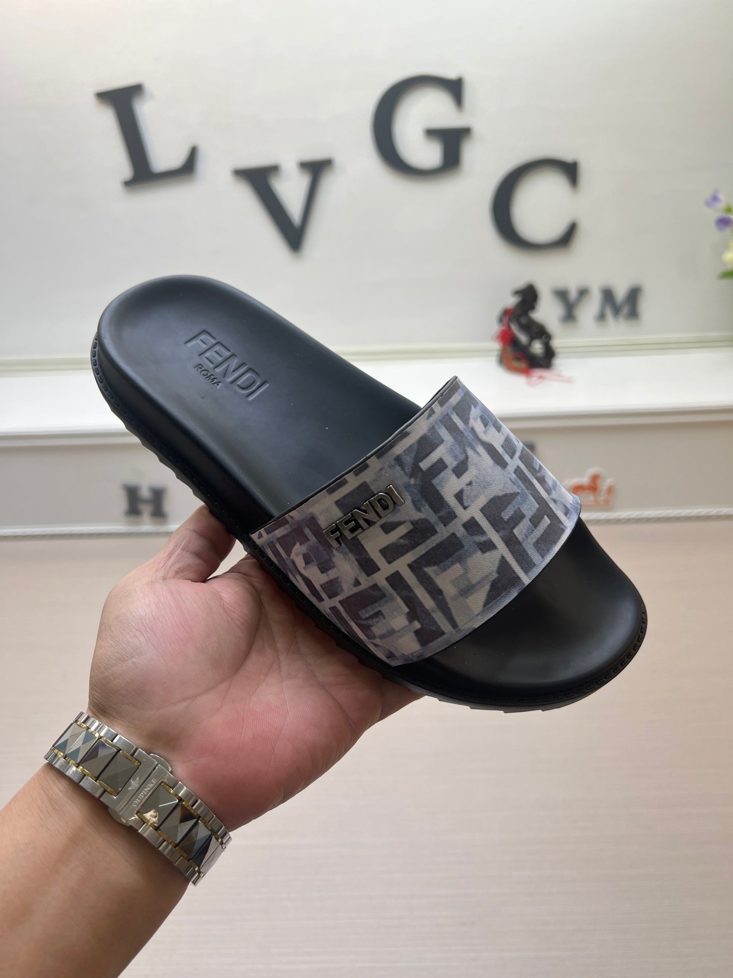 54F120ZDE Stylish slippers