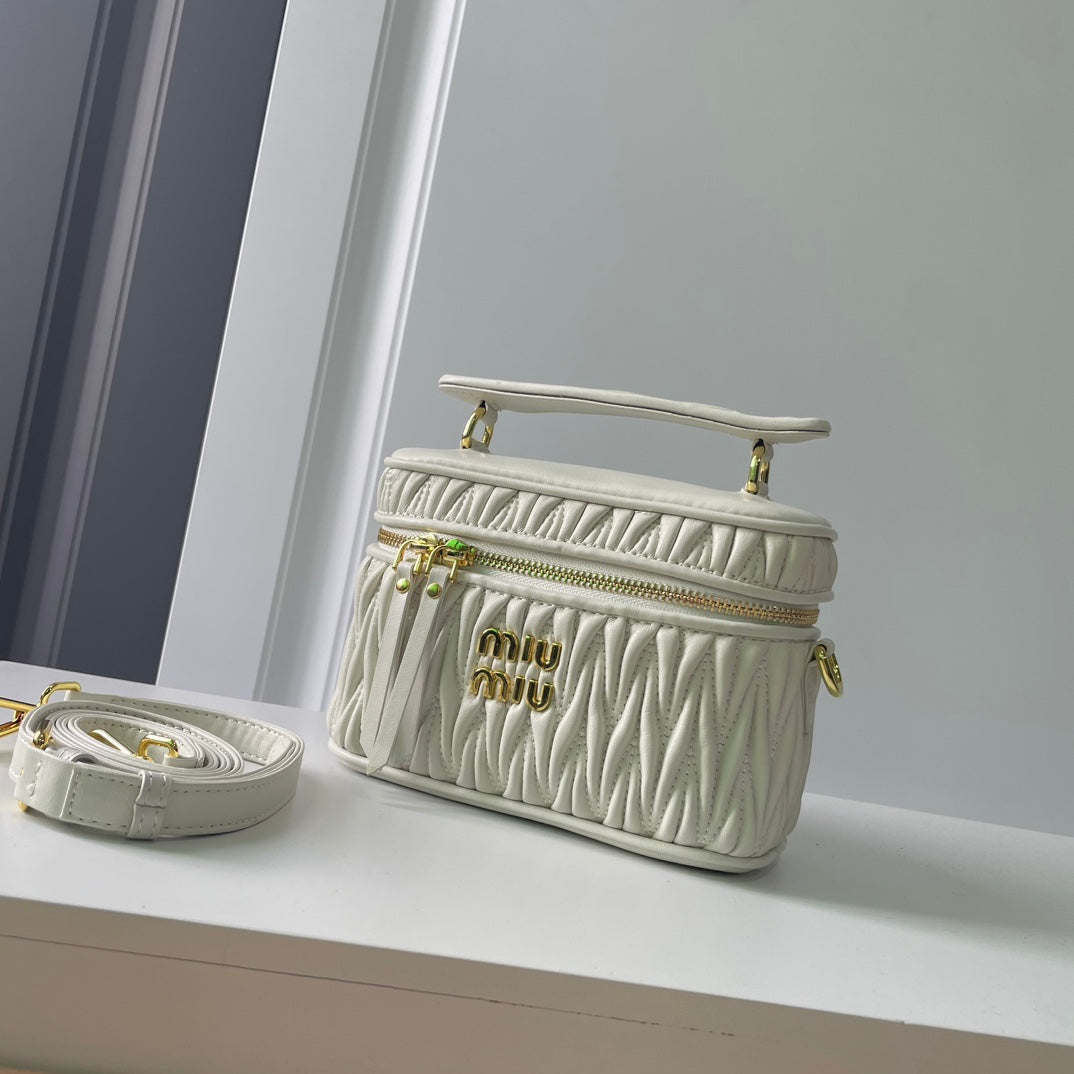 15RA102BDE Stylish leather bag