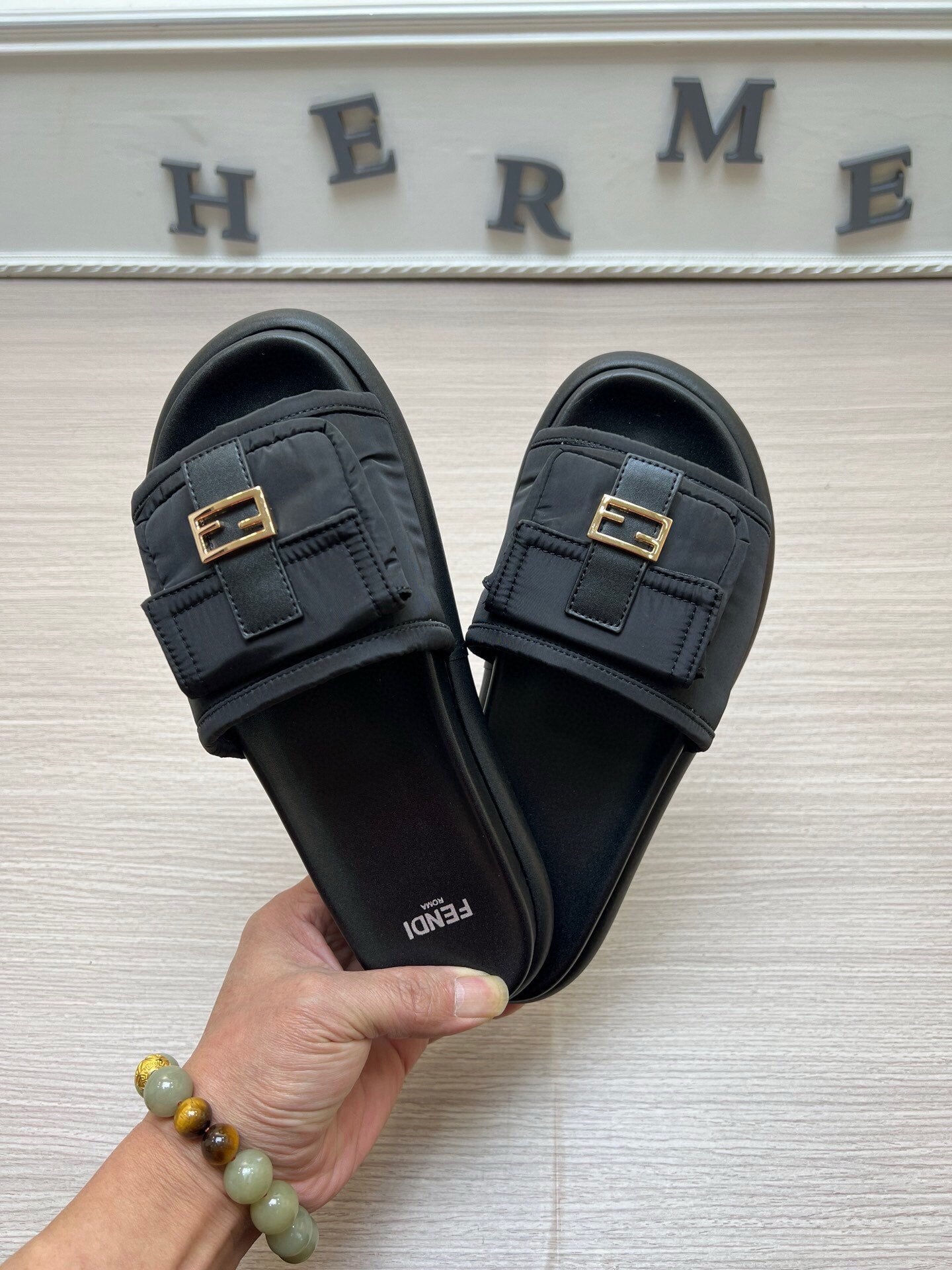 54F125ZDE Stylish slippers