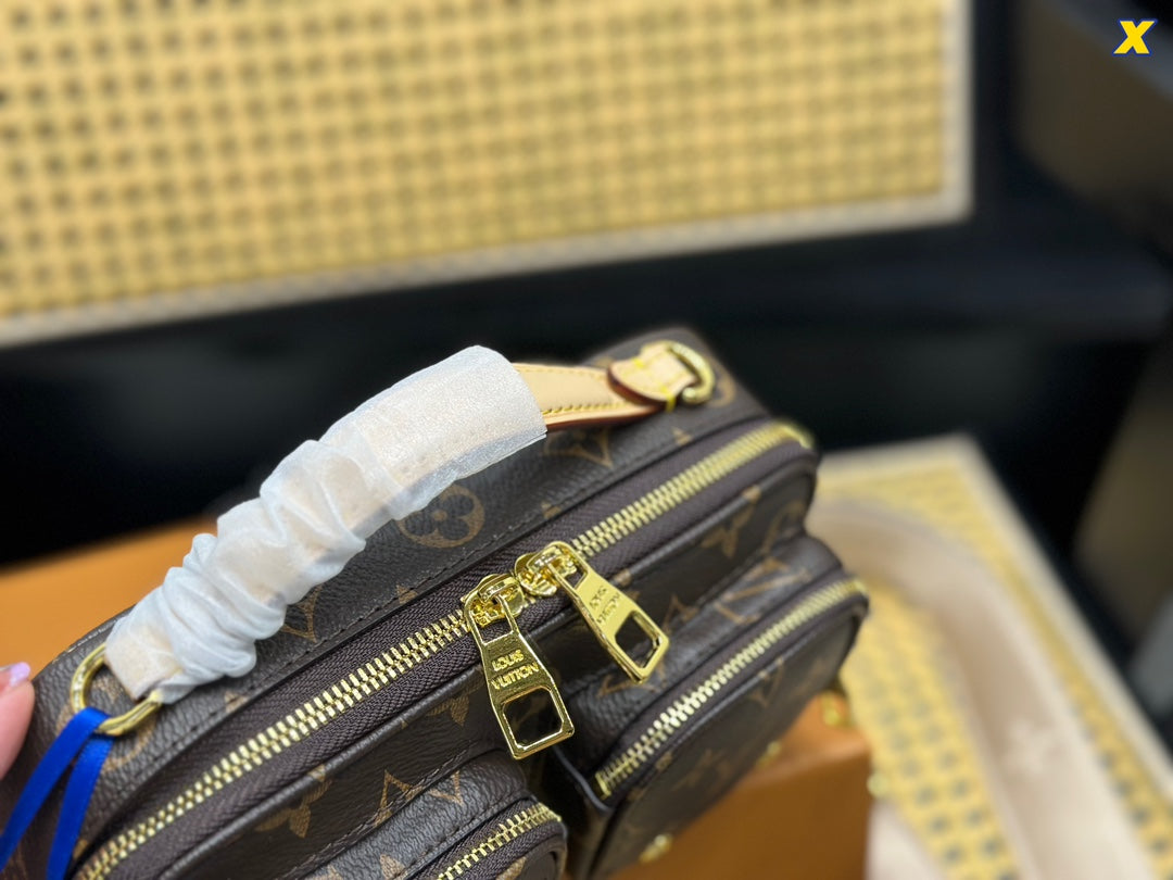 1XE162BDE Stylish leather bag 