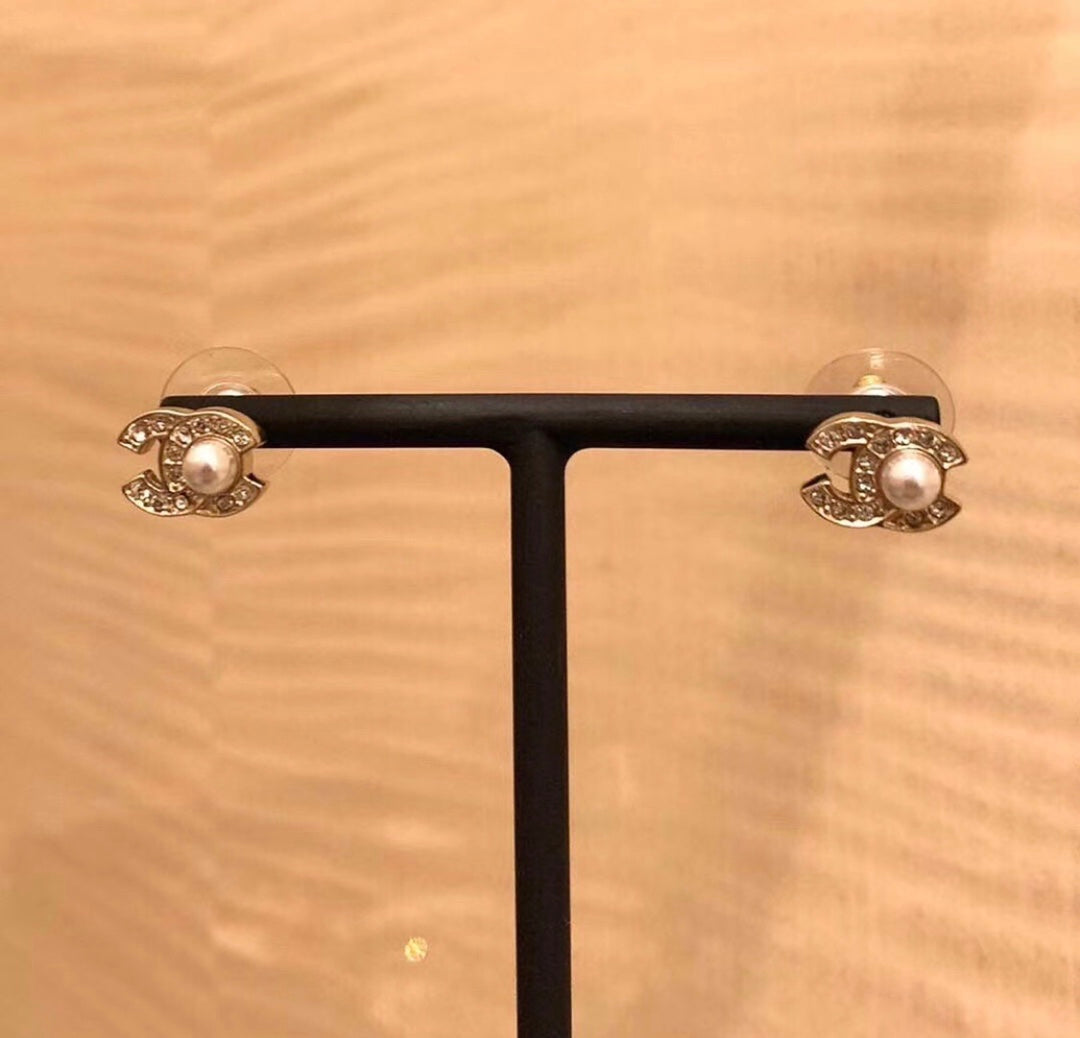 14C68EDE Stylish Earrings