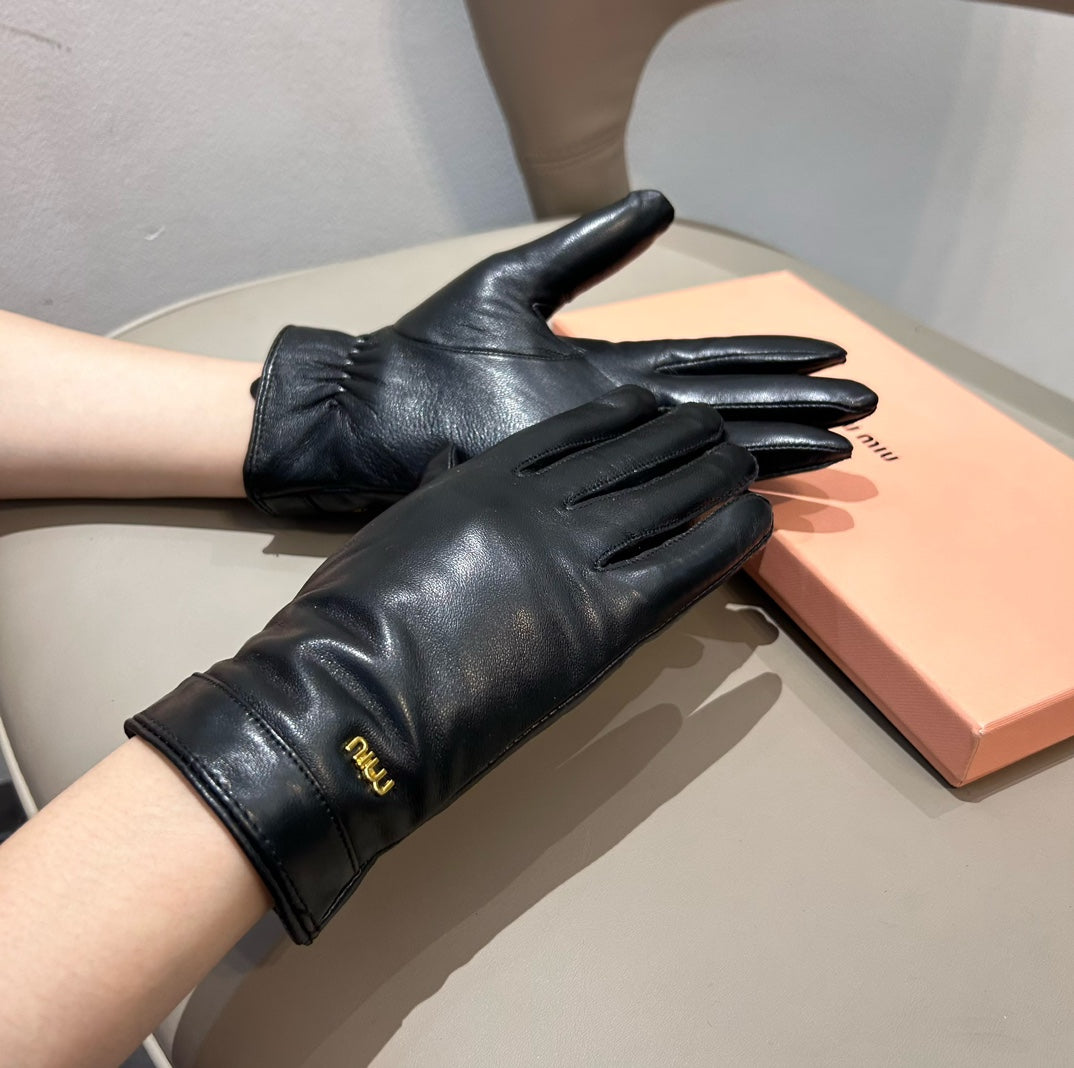 14A21SDE Stylish sheepskin gloves