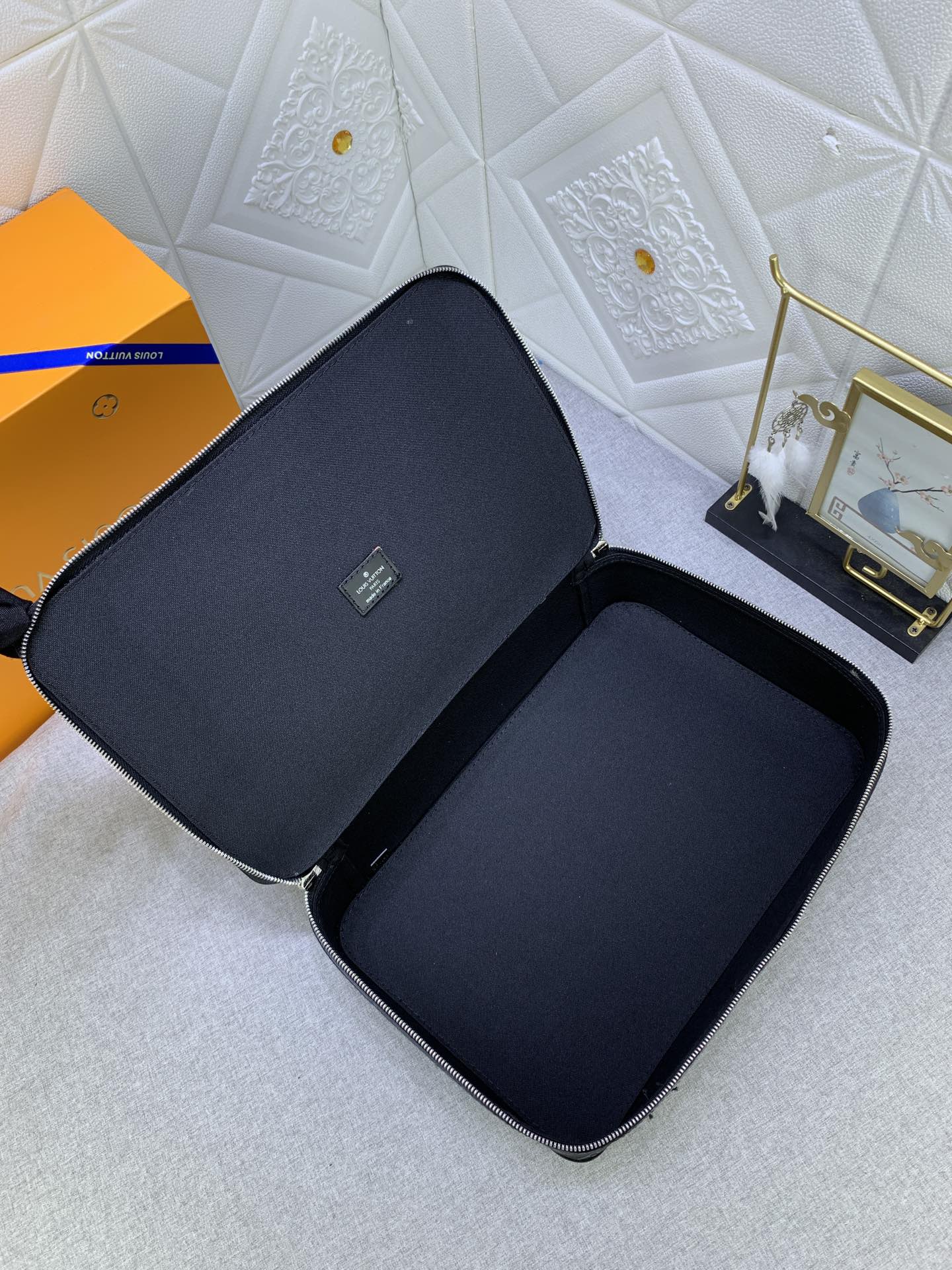 1XE272BDE Stylish leather bag 