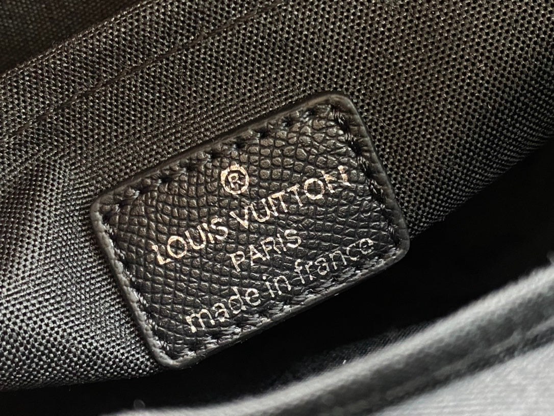 2XE261BDE Stylish leather bag 