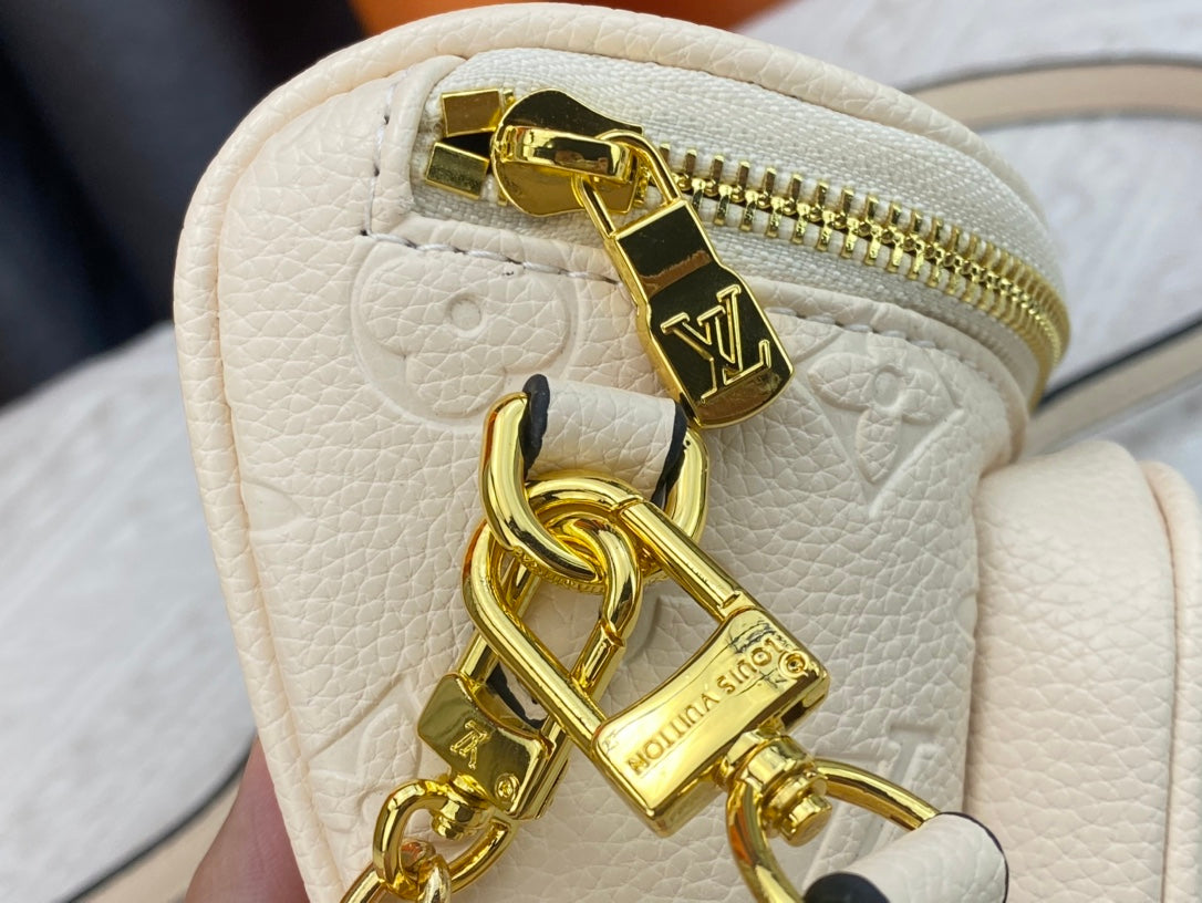 155NE57BDE Stylish leather bag