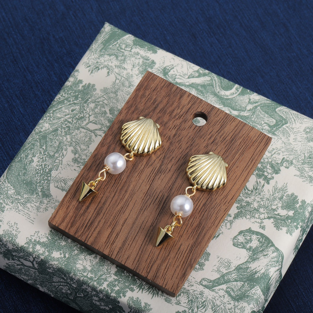 1YD240EDE Stylish Earrings