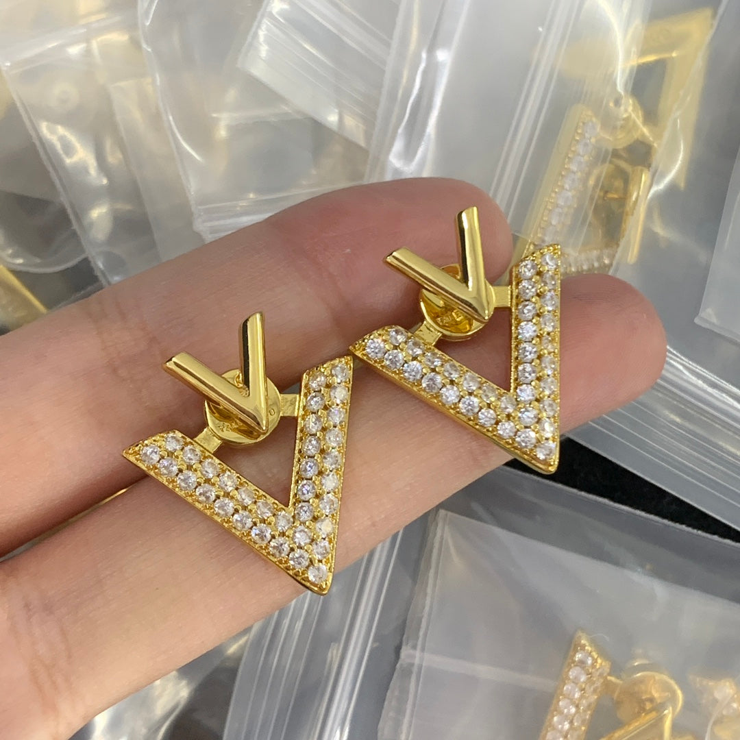 84VL13EDE Stylish Earrings
