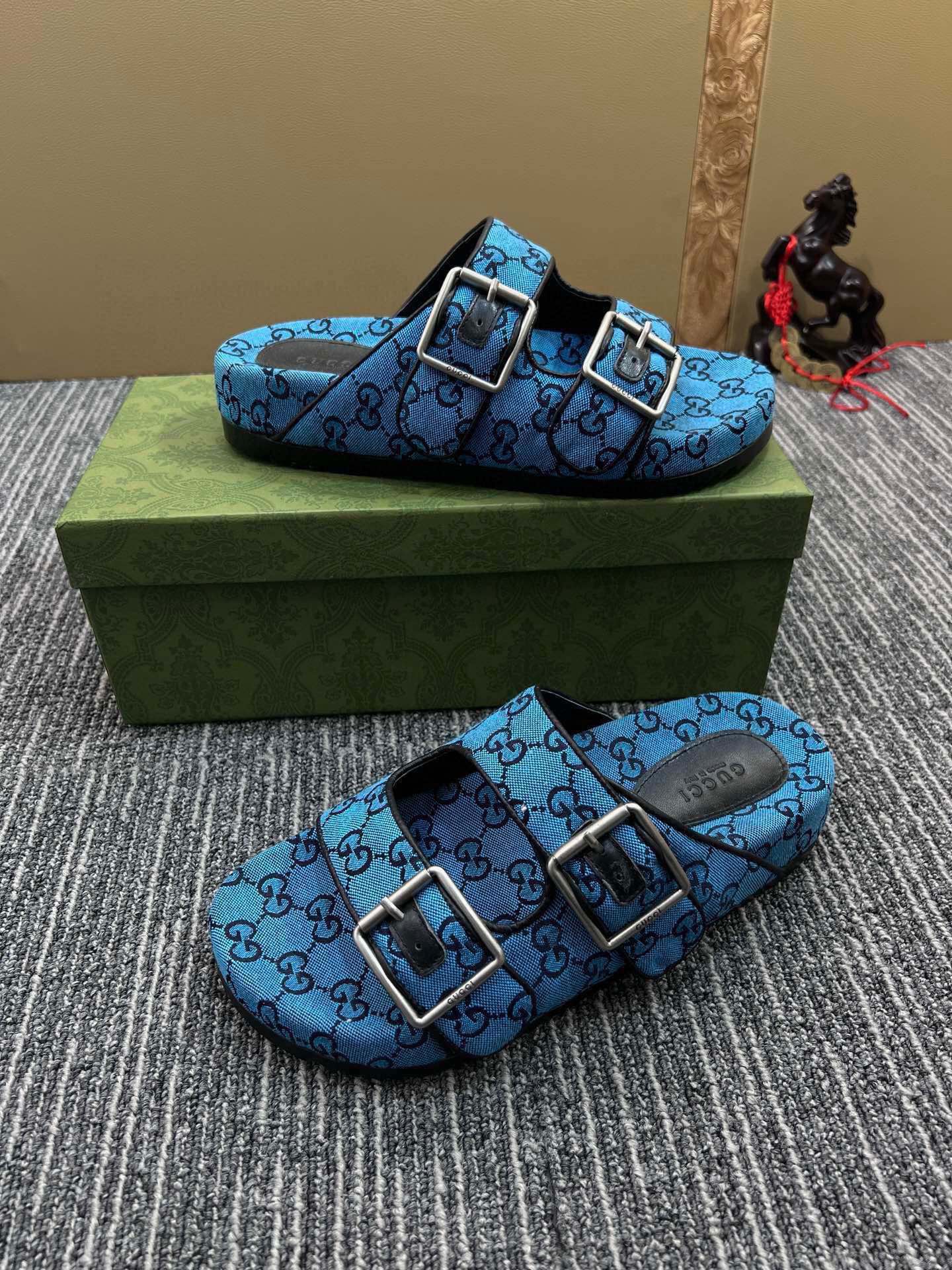 54B123ZDE Stylish slippers