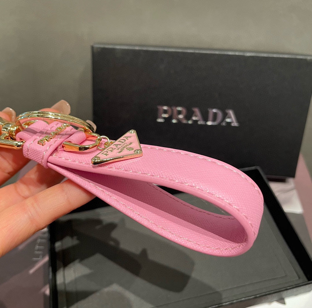 14PD55ADE Stylish key closure