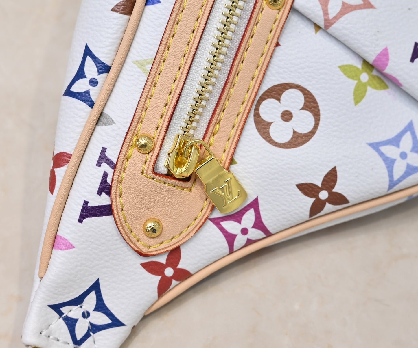 2WE10BDE Stylish leather bag