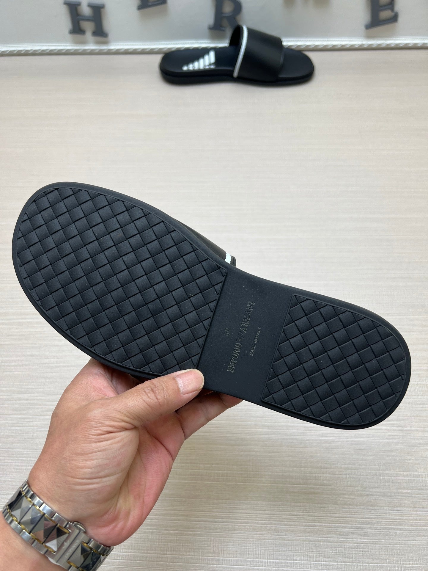 54A102ZDE Stylish slippers