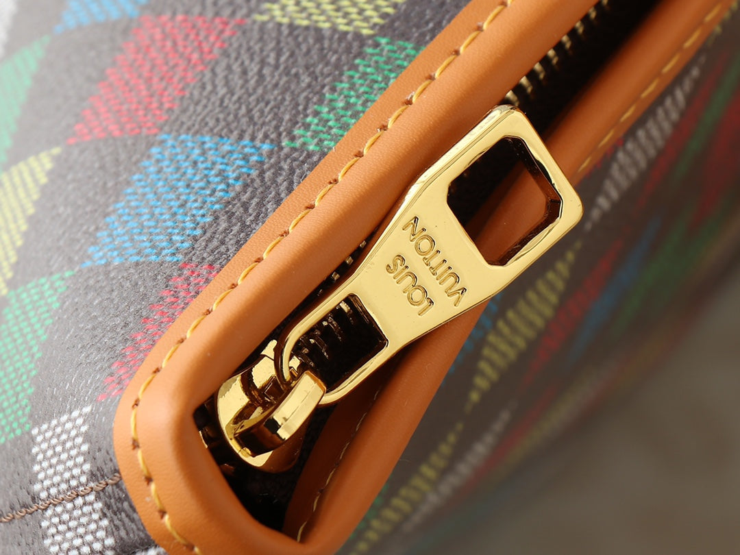 2WE31BDE Stylish leather bag