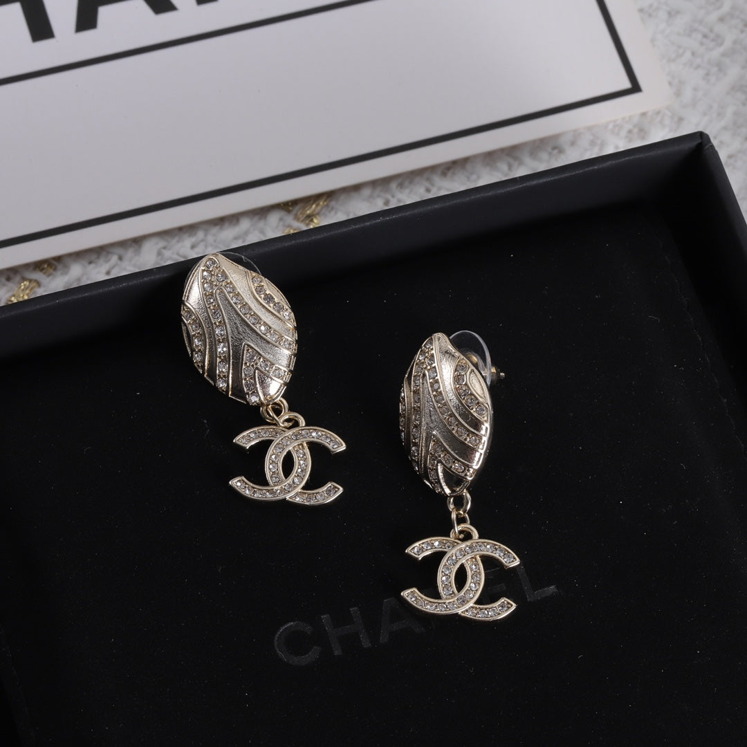 14C280EDE Stylish Earrings