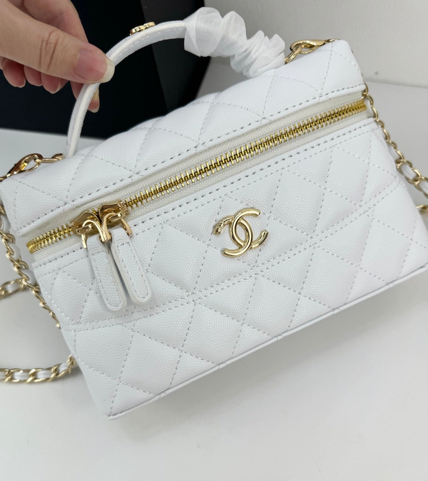 155QC3BDE Stylish leather caviar bag