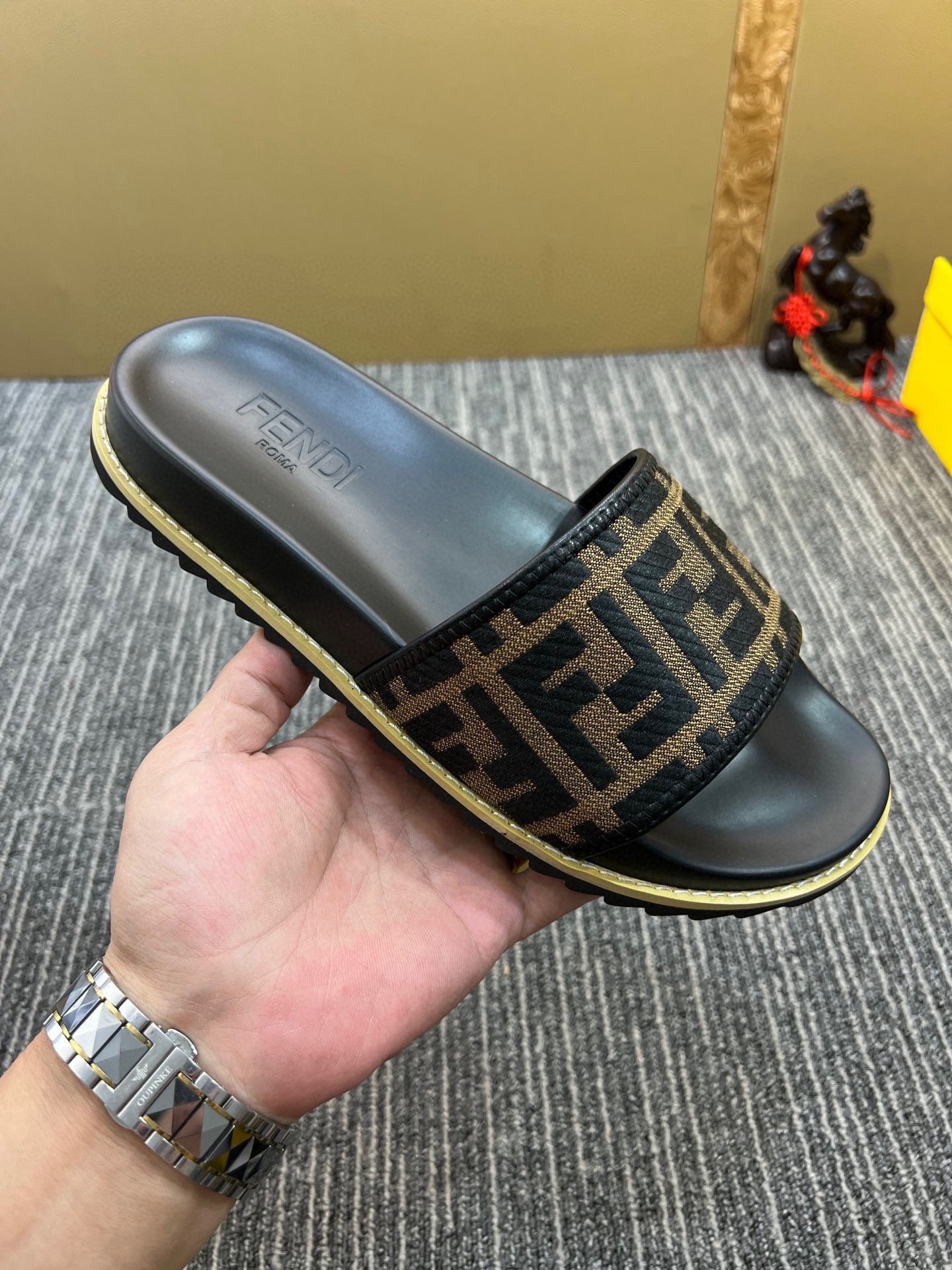 5XF105ZDE Stylish Slippers