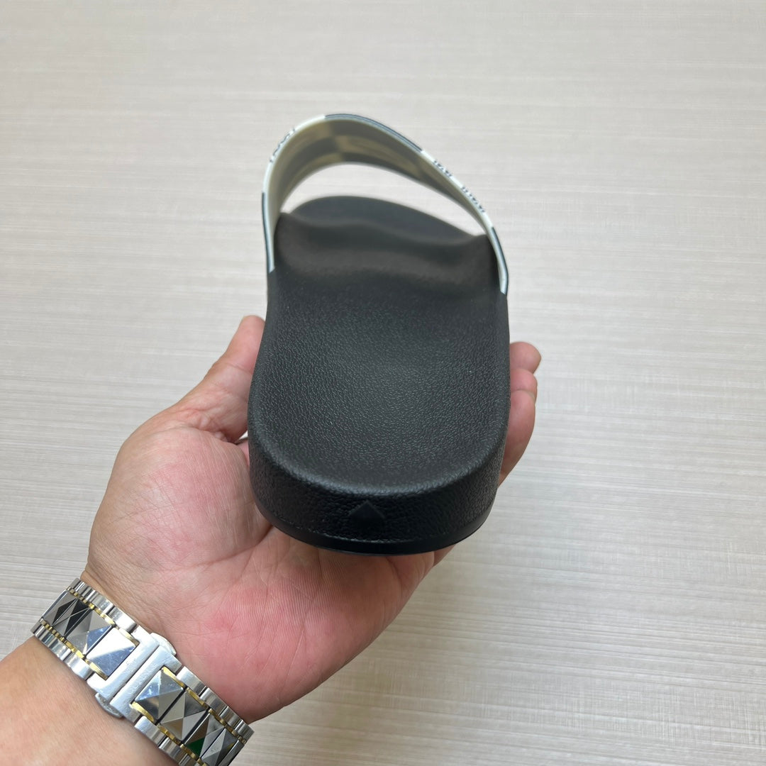 54M44ZDE Stylish slippers