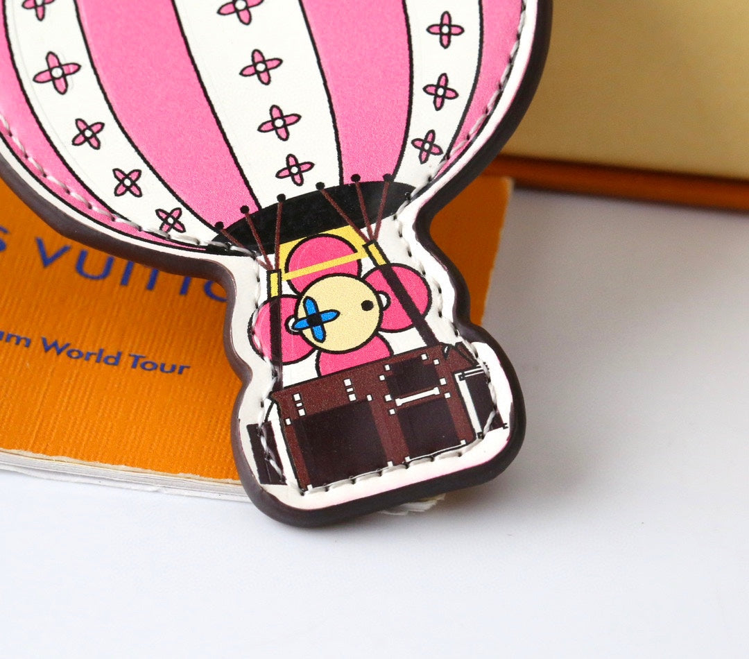 3RE21ADE Stylish key closure