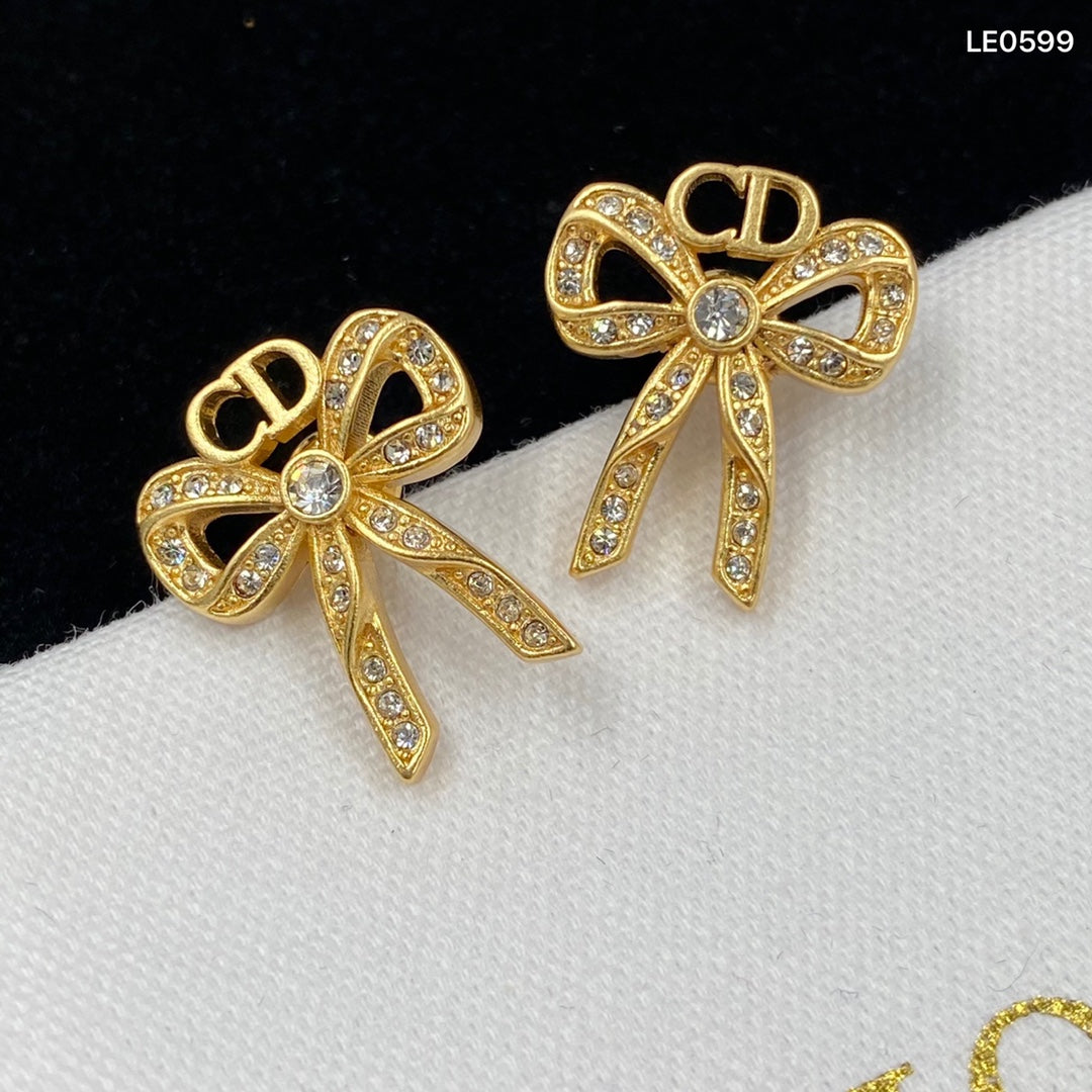 1YD198EDE Stylish Earrings