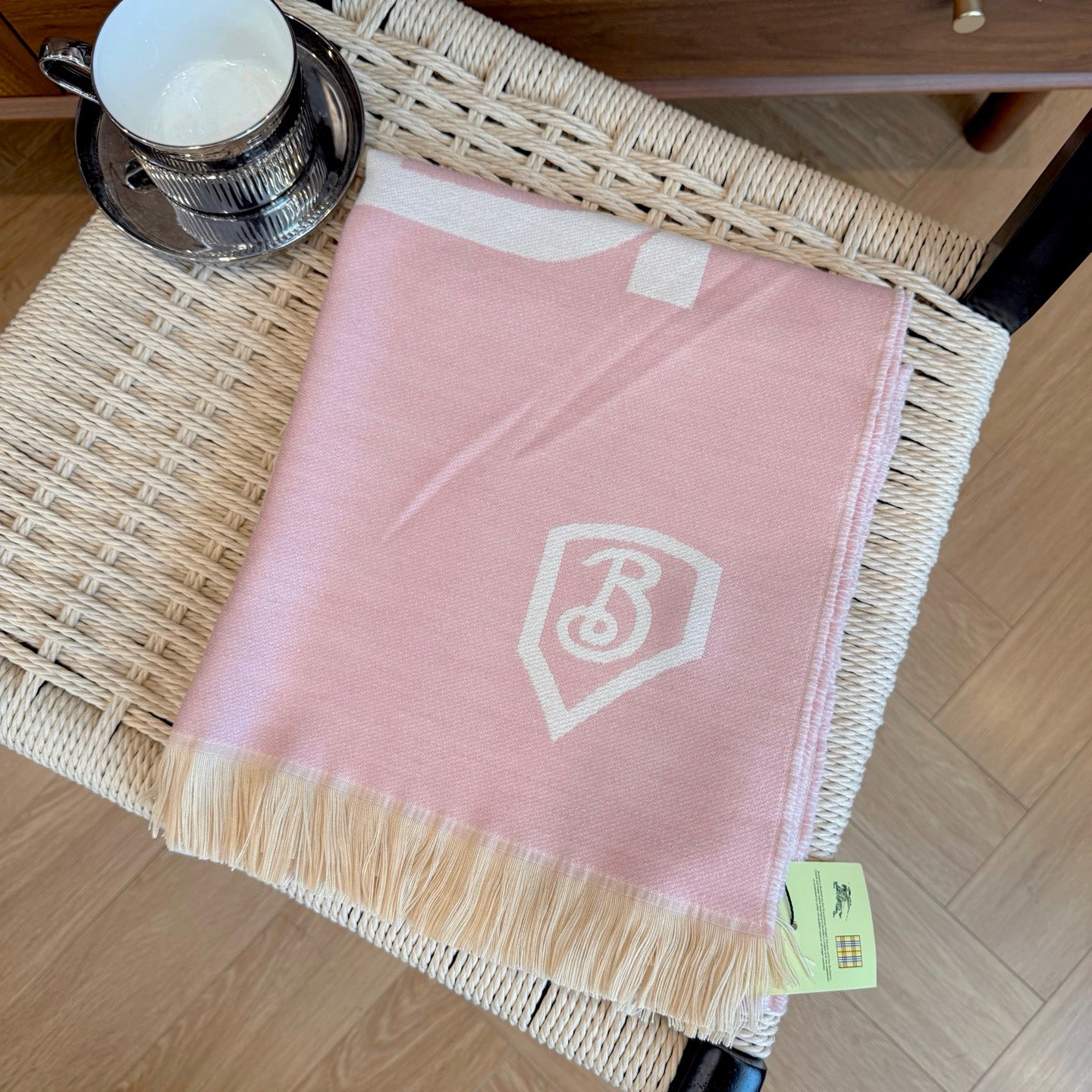 185RA69WDE Stylish Winter Scarves