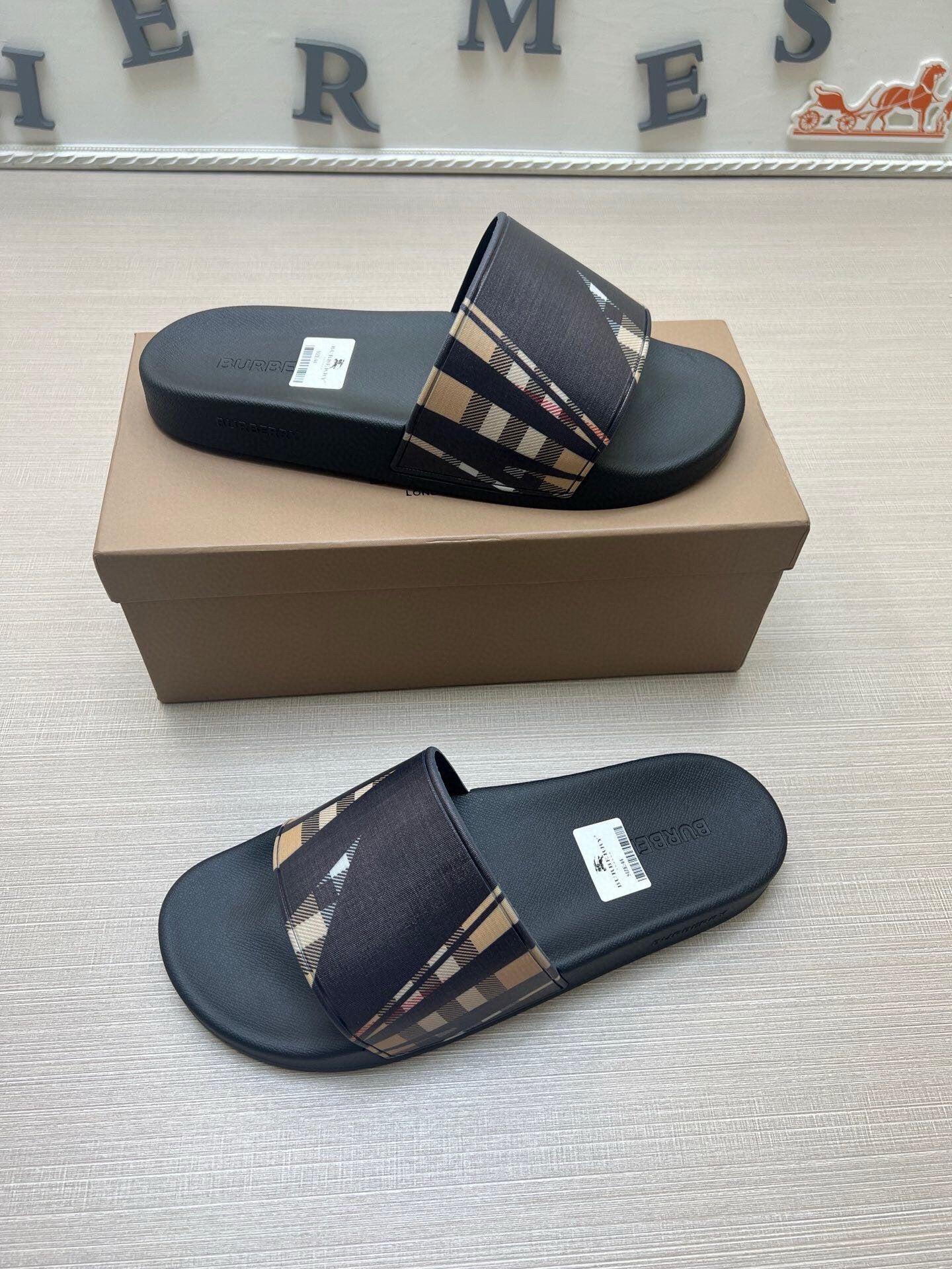 535ZR251ZDE Stylish Slippers